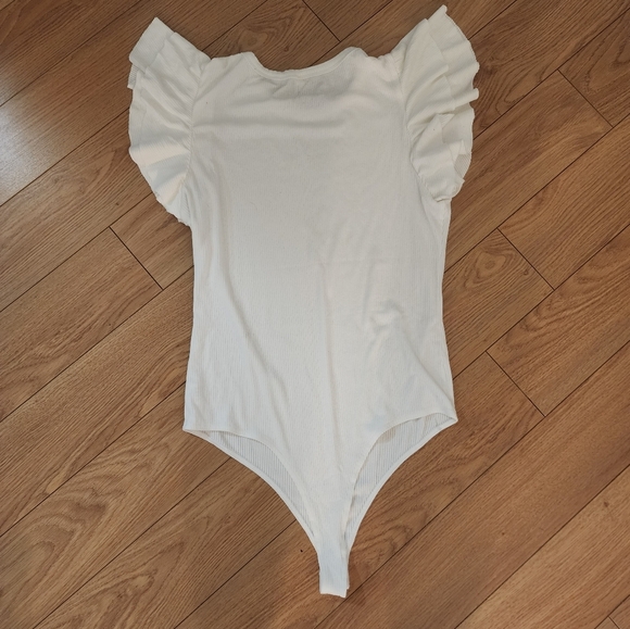 Ruffle Sleeve Bodysuit-M - Picture 5 of 10